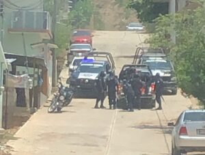 ROJA Los policías en un operativo