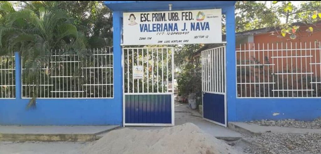 ROJA LA ESCUELA VALERIANA J. NAVA