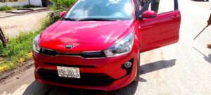 ROJA AUTOMÓVIL QUE CONDUCÍA