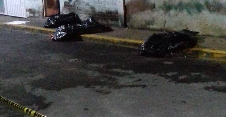 ROJA BOLSAS CON RESTOS HUMANOS