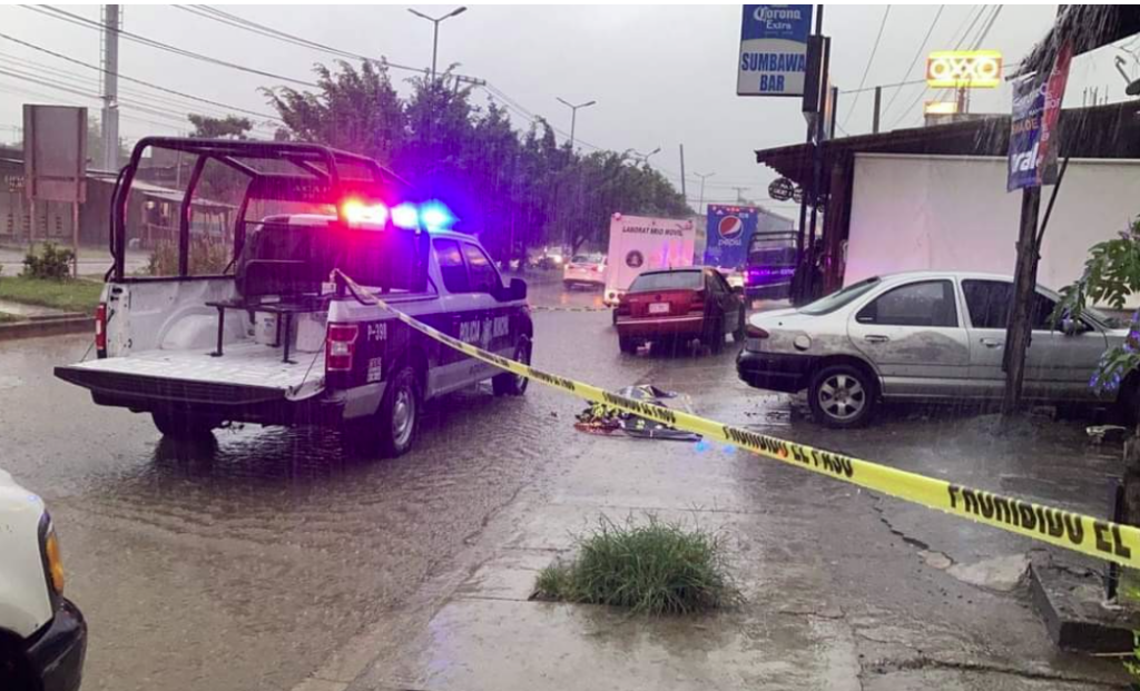 ROJA MUEREN DOS HOMBRES Y UNA MUJER 2