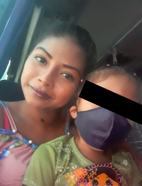 ROJA Nalleli Sotelo Rodríguez y su hija a bordo del autobús