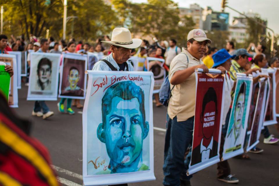 roja saul bruno rosario en las marchas