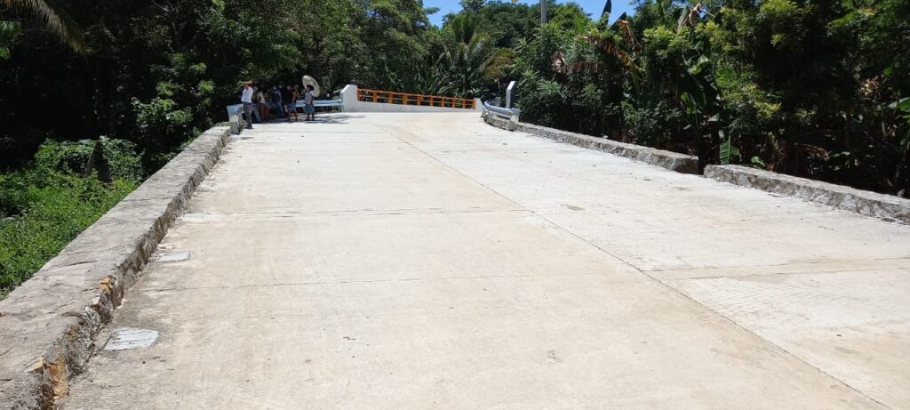 AZOYU Las grietas en el puente (1)