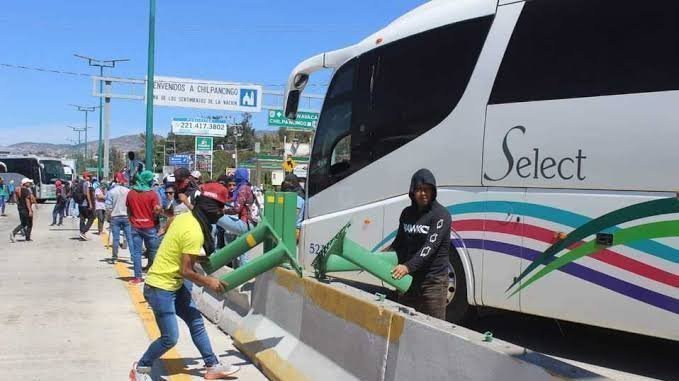 ESTADO PIDEN CIERRE DE AYOTZINAPA