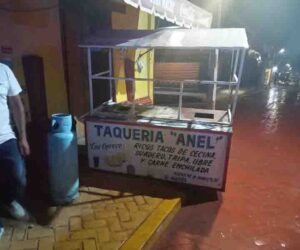 ROJA DAÑO A PUESTO DE TACOS (2)