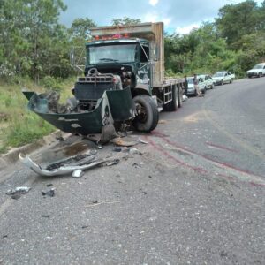 ROJA EL CAMION QUE OCASIONO EL ACCIDENTE