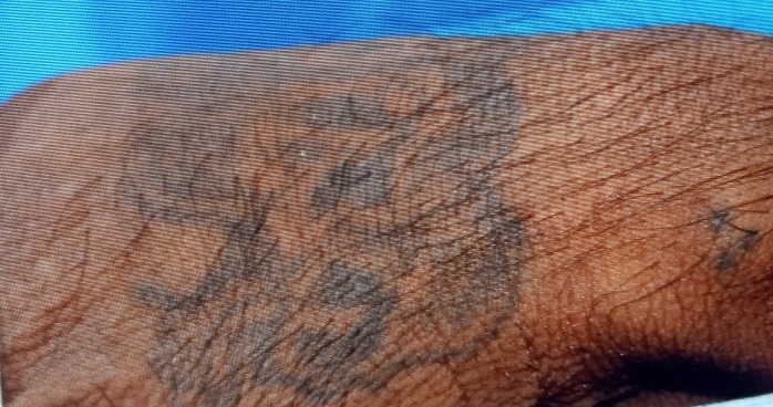 ROJA TATUAJES DE TRES CALAVERAS