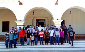 AZOYÚ EL ALCALDE ACOMPAÑADO POR LOS NUEVOS FUNCIONARIOS