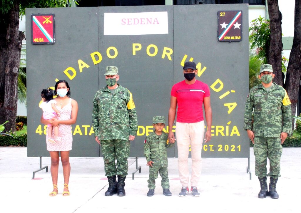 CRUZ GRANDE ANTHONY LÓPEZ DURANTE LA CEREMONIA