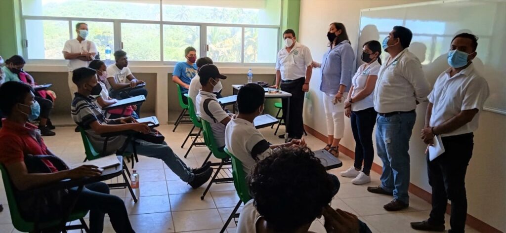 Marquelia Este lunes alumnos regresaron a sus aulas