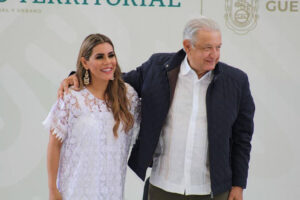 PRINCIPAL AMLO Y EVELYN