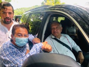 PRINCIPAL JAVIER VAZQUEZ CON AMLO