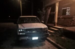 ROJA CAMIONETA BALEADA (1)