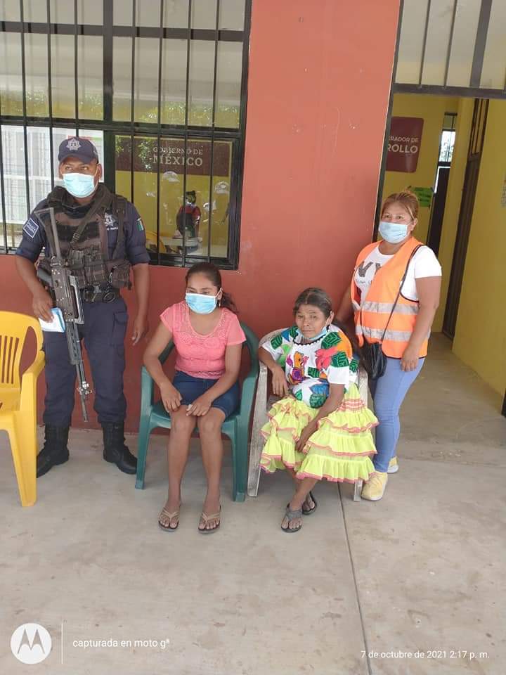 ROJA Carmen Trinidad Quintero con su familia