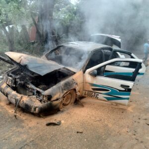 ROJA TAXI INCENDIADO (1)