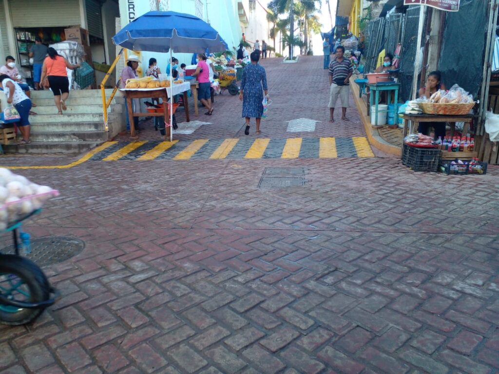 SAN LUIS COMERCIANTES BLOQUEANDO LA CIRCULACION