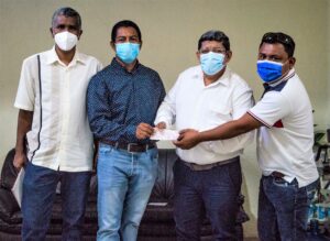 BOLETÍN CUAJI EDGARDO PAZ ROJAS DURANTE LA ENTREGA DEL CHEQUE