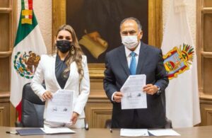 PRINCIPAL ASTUDILLO ENTREGANDO EL GOBIERNO A EVELYN