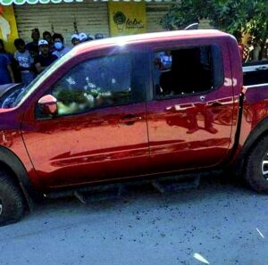 ROJA CAMIONETA DONDE VIAJABAN LAS VÍCTIMAS