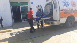 ROJA El herido siendo atendido