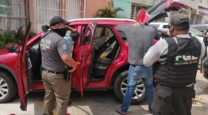 ROJA RETIENEN A DOS CON ARMAS