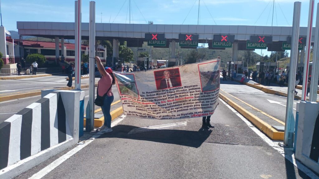 ayutla bloqueo en palo blanco (1)