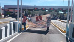 ayutla bloqueo en palo blanco (1)