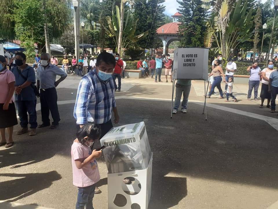 iliatenco erick sandro votando