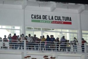 PRINCIPAL EX EMPLEADOS EN LA SALA DE LA CASA DE LA CULTURA