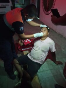 ROJA El herido siendo atendido (1)