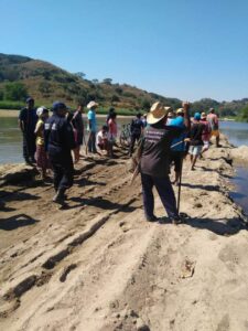 IGUALAPA Los ciudadanos en el rio Quetzala (1)