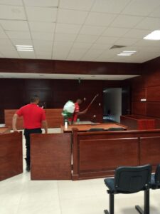 OME El personal de protección civil sanitizando (1)