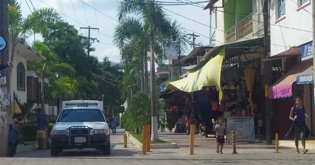 SAN LUIS TAXI ESTACIONADO EN EL ANDADOR