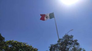 SAN LUIS LA BANDERA VOLTEADA (2)