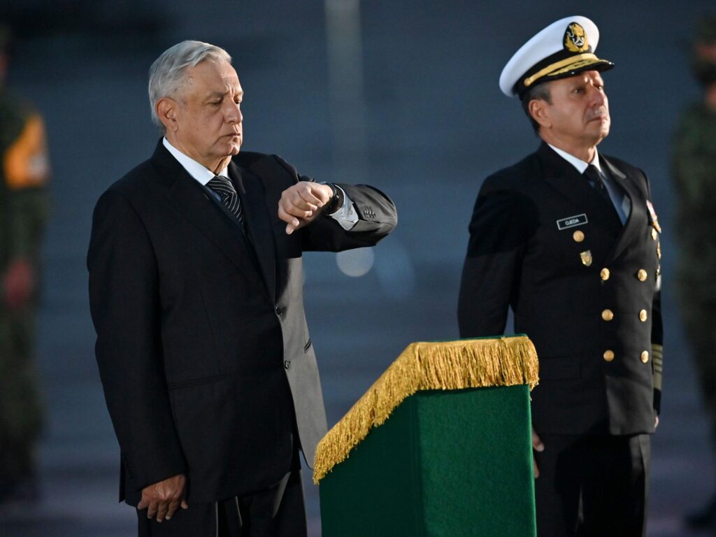 AYOTINAPA EL PRESIDENTE Y EL AMIRANTE