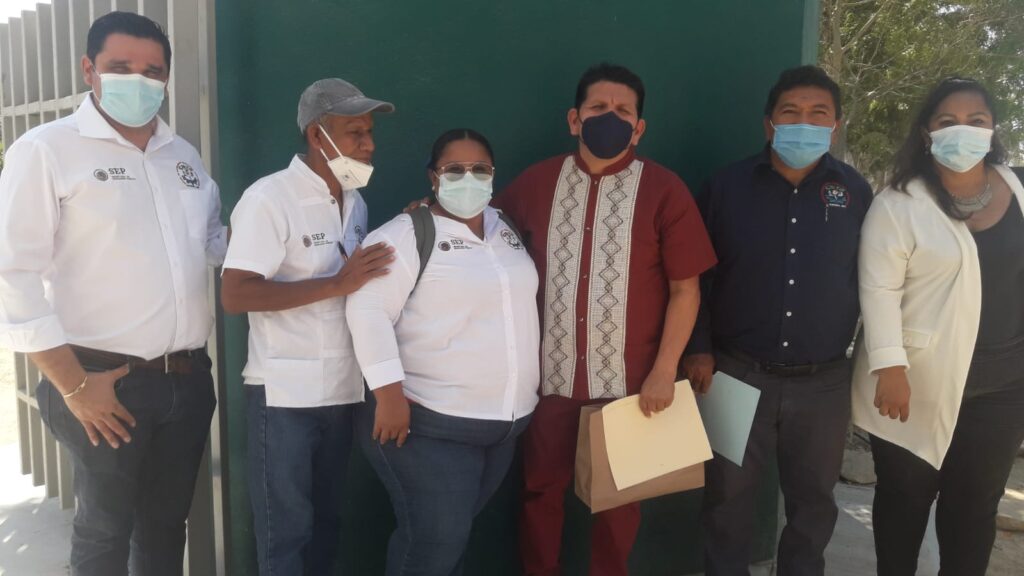 OME Coordinador y docentes del CBTA 222