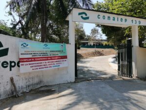 OME La lona colocada en el Conalep (2)