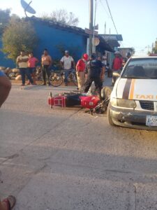 ROJA CHOQUE ENTRE MOTO Y TAXI