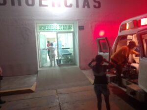 ROJA LA MUJER SIENDO TRASLADADA (2)