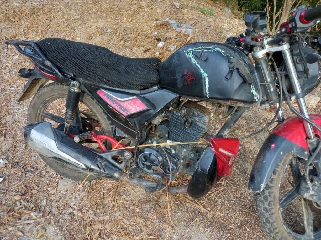 roja LA MOTOCICLETA (2)