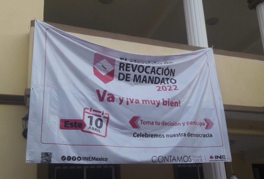 IGUALAPA Lonas informativas del INE