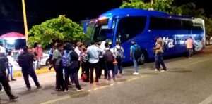 MARQUELIA MAESTROS CETEGISTAS IMPIDIENDO EL PASO DEL AUTOBÚS
