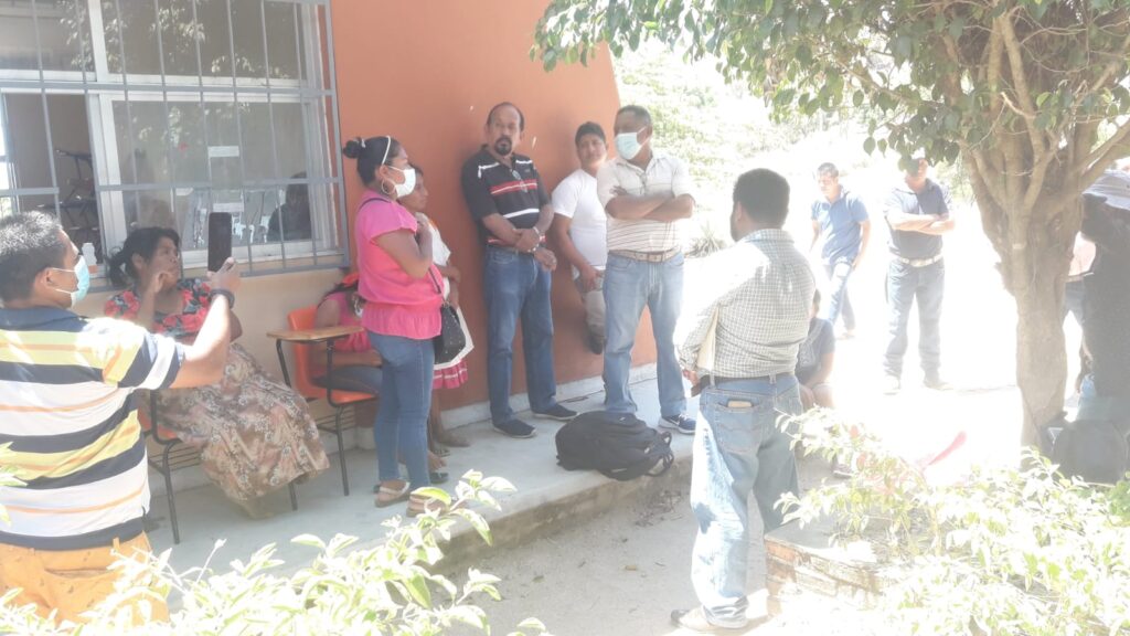 OME Yadira Bravo Nieto y esposo