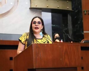 PRINCIPAL GABI BERNAL