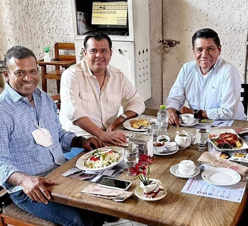 PRINCPAL CARLOS GUERRERO, SAMUEL RESENDIZ Y MARIO MORENO