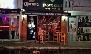ROJA ASESINADOS EN UN BAR