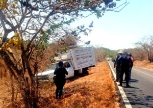 ROJA CAMIONETA (1)
