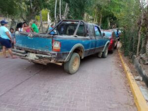 ROJA Camioneta que manejaba