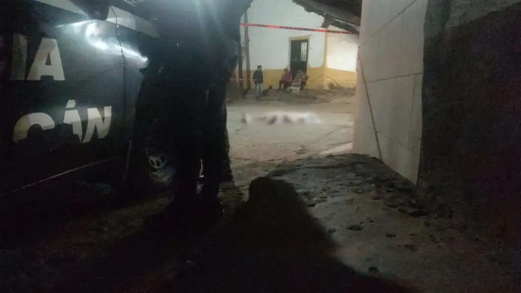 ROJA El cuerpo de Emilio Zavala